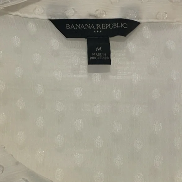 ✨BANANA REPUBLIC Cream Sheer Dotted Blouse size medium - Picture 2 of 3